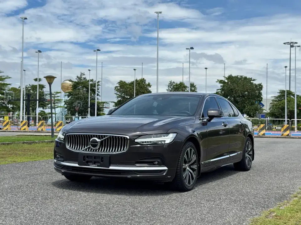Volvo S90 Model B5 Momentum Luxury Edition 2021