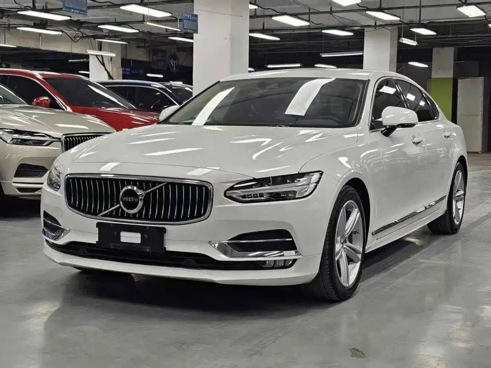 Volvo S90 T5 Momentum Luxury Edition 2019
