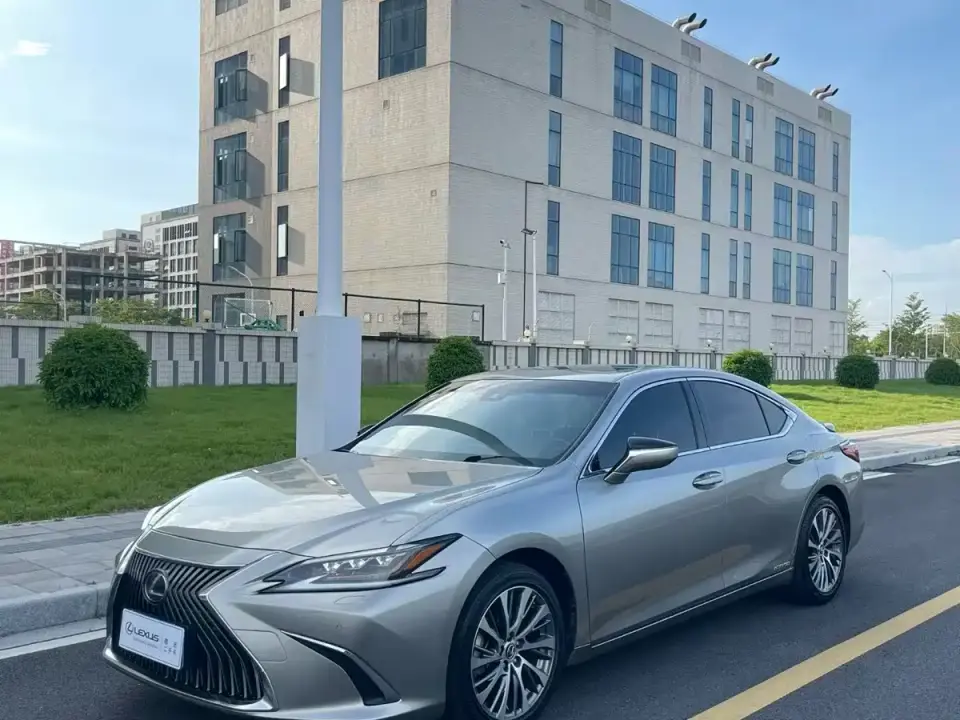 Lexus ES Model 300h Premium Edition China V 2020