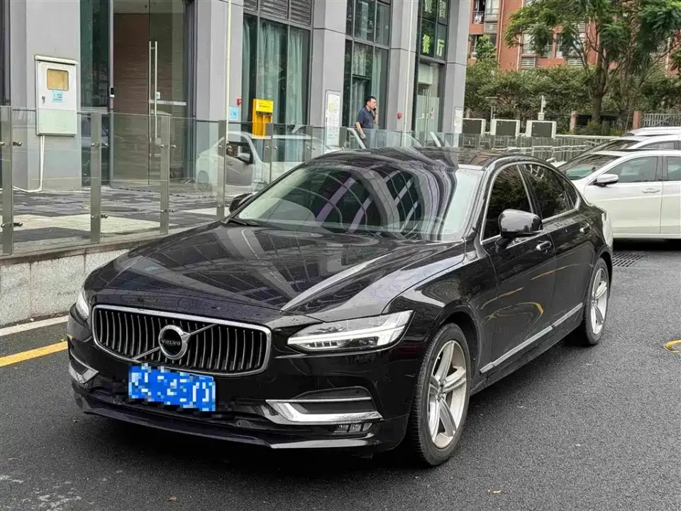 Volvo S90 T5 Momentum Luxury Edition 2019