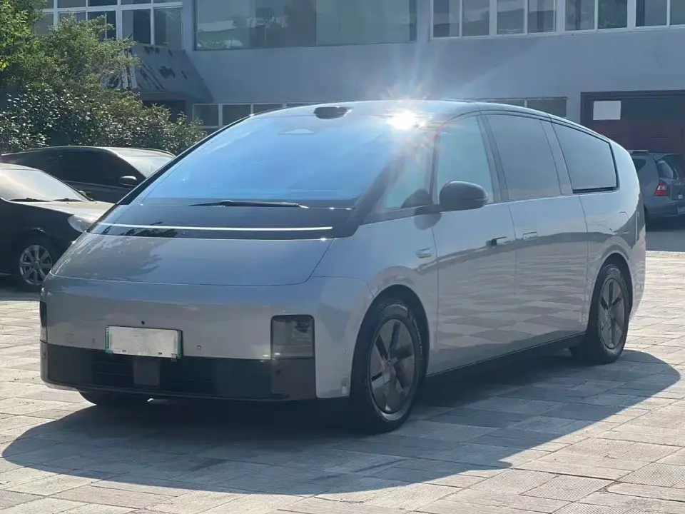Li Auto MEGA Model Home Family Special Edition 2025