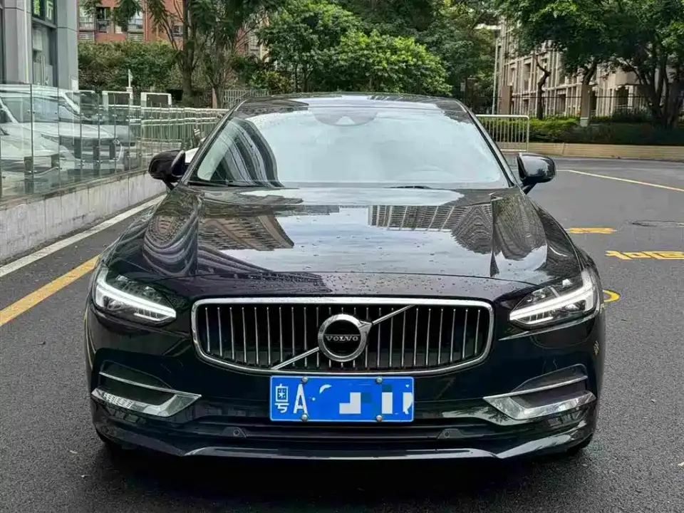 Volvo S90 T5 Momentum Luxury Edition 2019