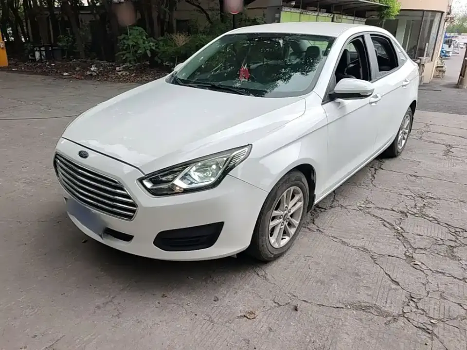 Ford Escort Facelift 1.5L Auto Premium Edition (TPMS) China VI 2019