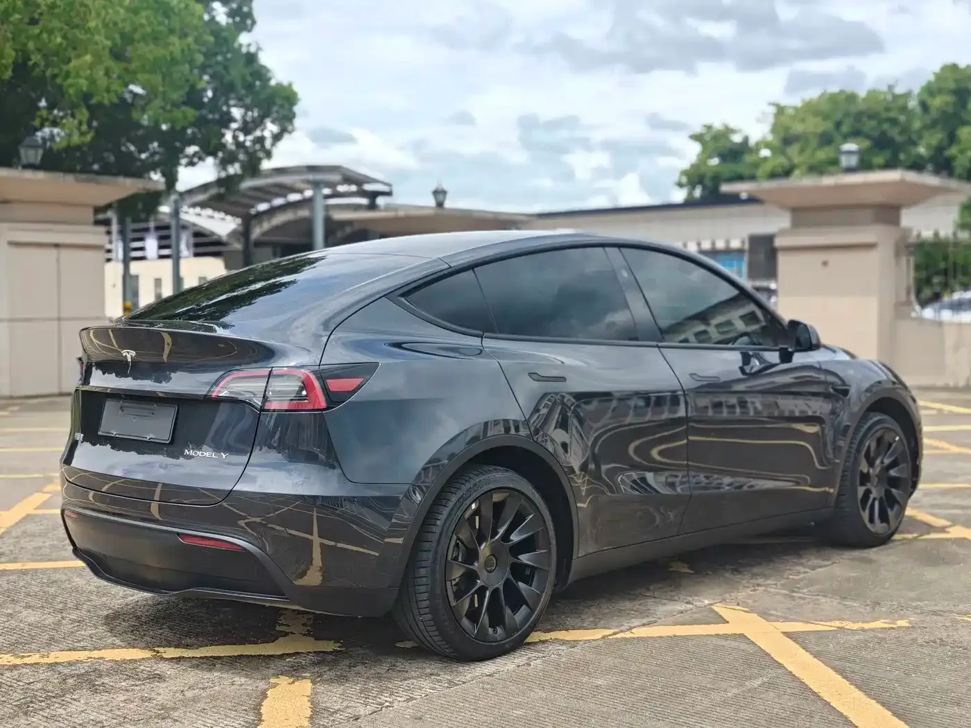 Tesla Model Y Rear-Wheel Drive Version 2024 — фото 11