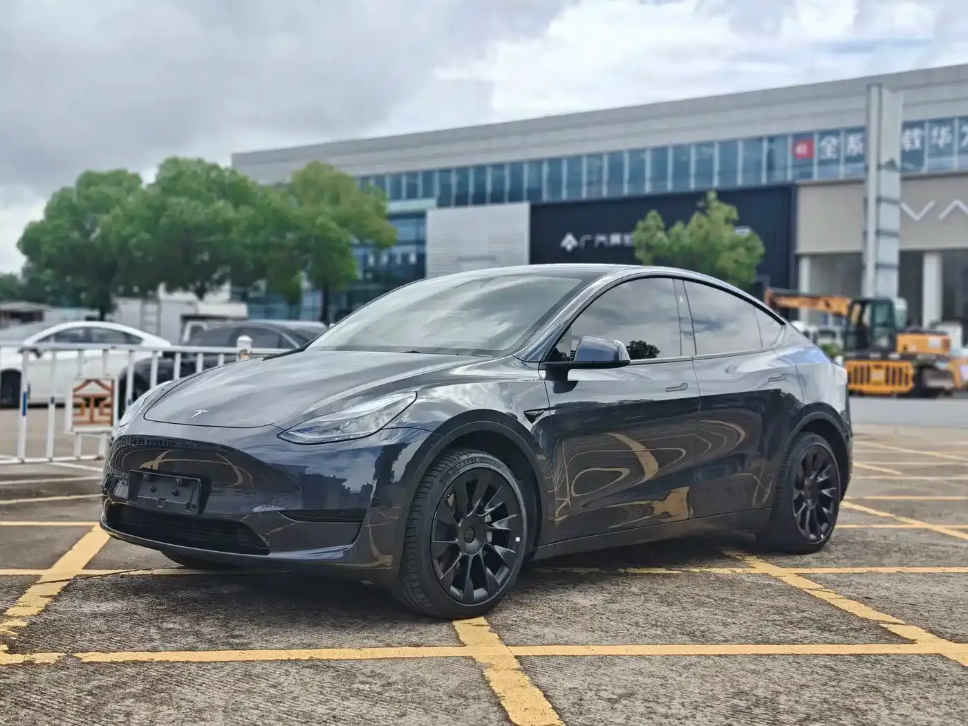 Tesla Model Y Rear-Wheel Drive Version 2024