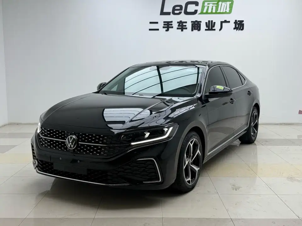 Volkswagen Passat 330TSI Starlight Elite Edition 2023