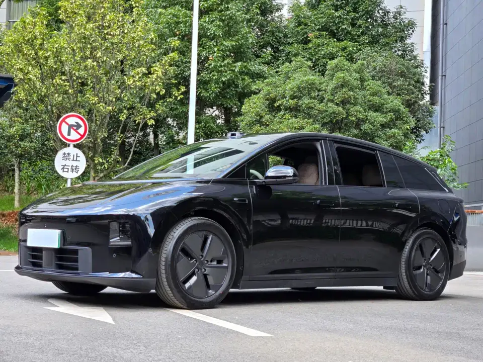 Li Auto i6 2WD Base Model 2026