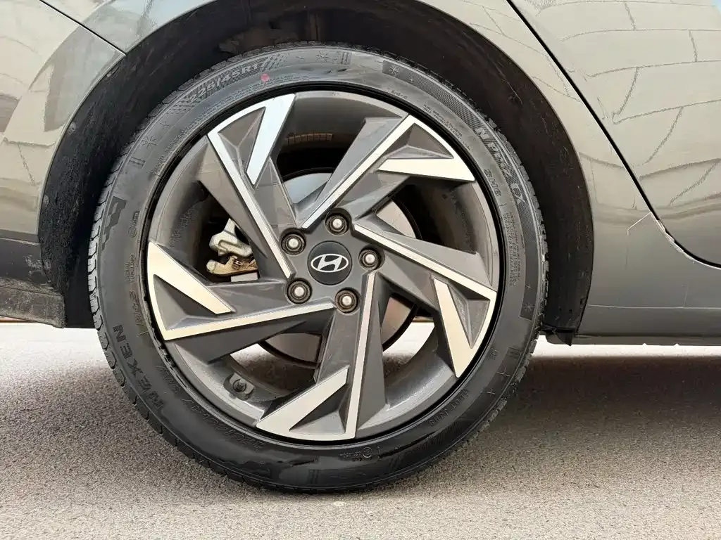 Hyundai Elantra 1.5L CVT TOP Flagship Edition 2023 — фото 25