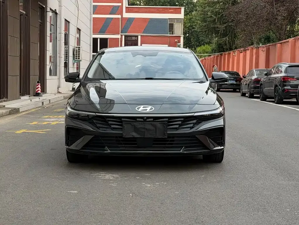 Hyundai Elantra 1.5L CVT TOP Flagship Edition 2023 — фото 2