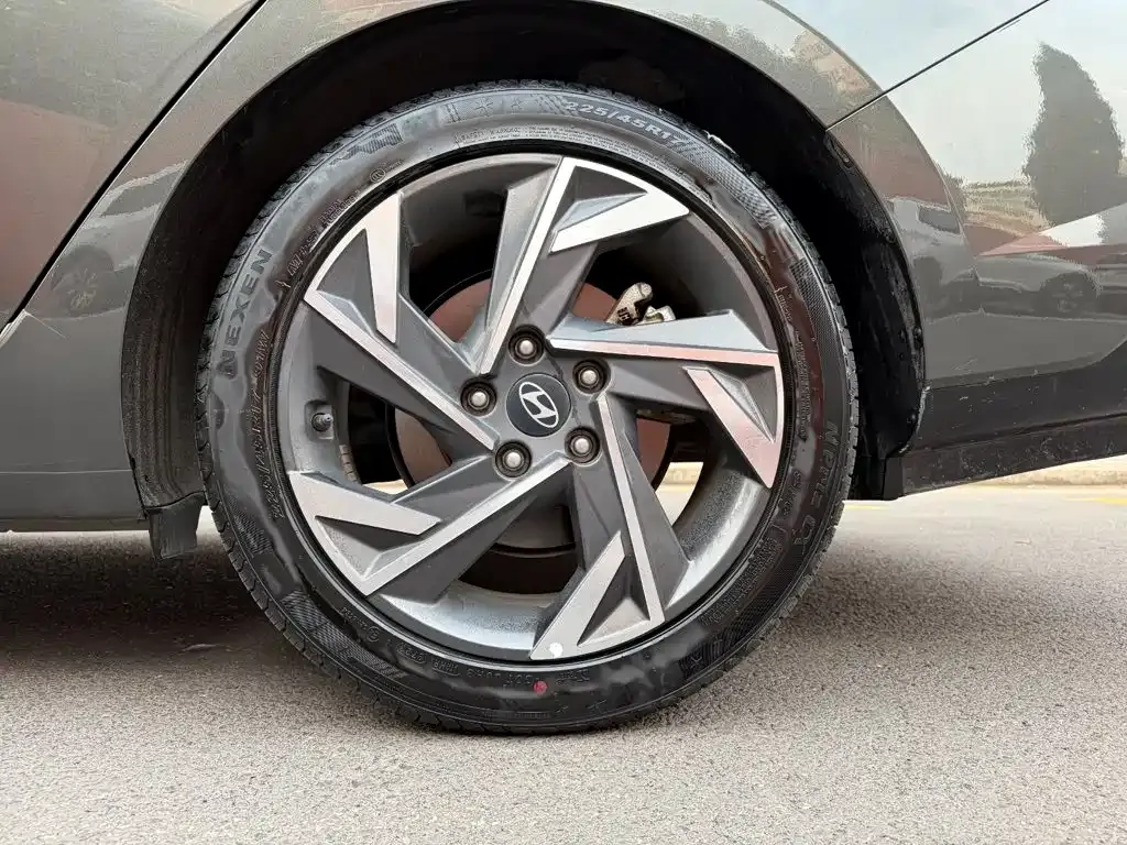 Hyundai Elantra 1.5L CVT TOP Flagship Edition 2023 — фото 23