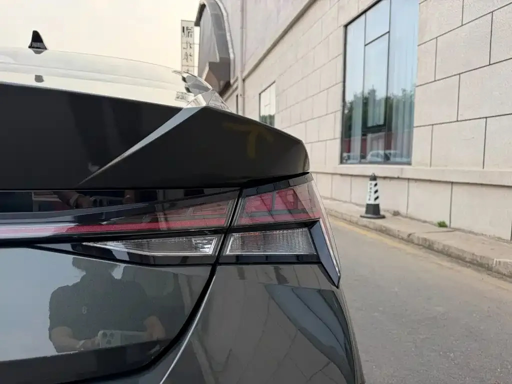 Hyundai Elantra 1.5L CVT TOP Flagship Edition 2023 — фото 6