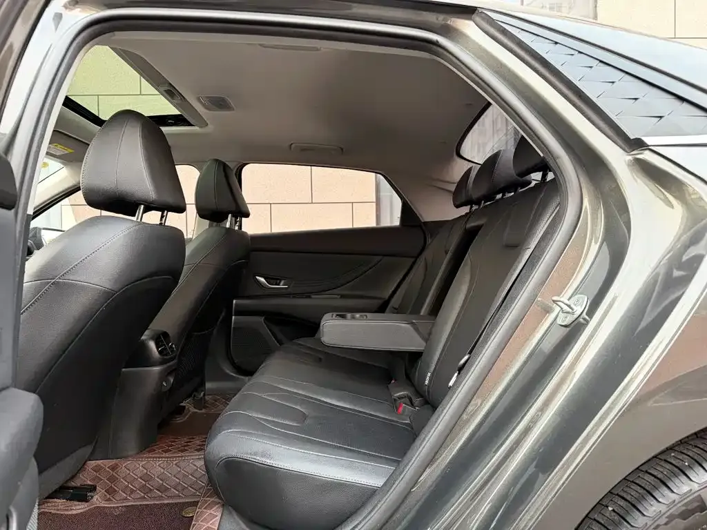 Hyundai Elantra 1.5L CVT TOP Flagship Edition 2023 — фото 20