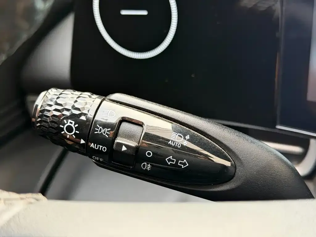 Hyundai Elantra 1.5L CVT TOP Flagship Edition 2023 — фото 15