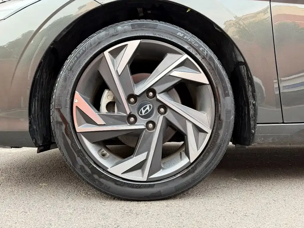Hyundai Elantra 1.5L CVT TOP Flagship Edition 2023 — фото 22