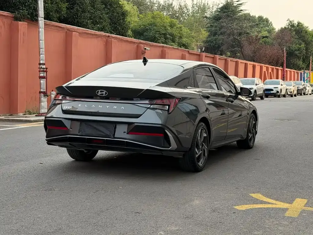 Hyundai Elantra 1.5L CVT TOP Flagship Edition 2023 — фото 4