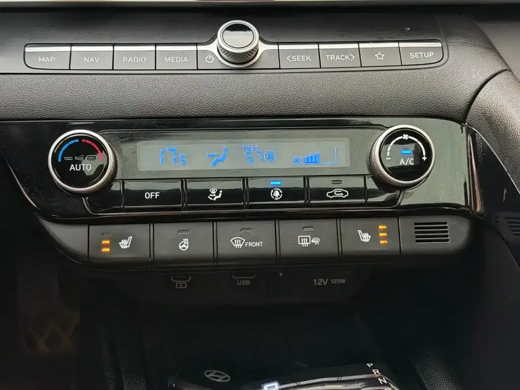 Hyundai Elantra 1.5L CVT TOP Flagship Edition 2023 — фото 12