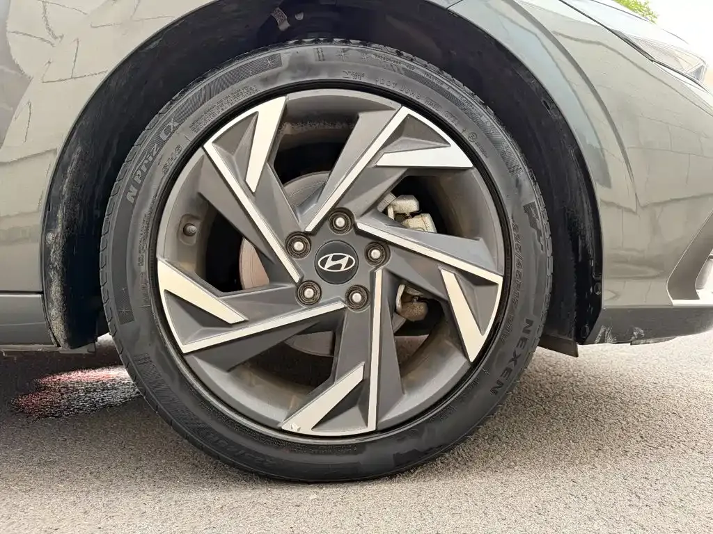 Hyundai Elantra 1.5L CVT TOP Flagship Edition 2023 — фото 24