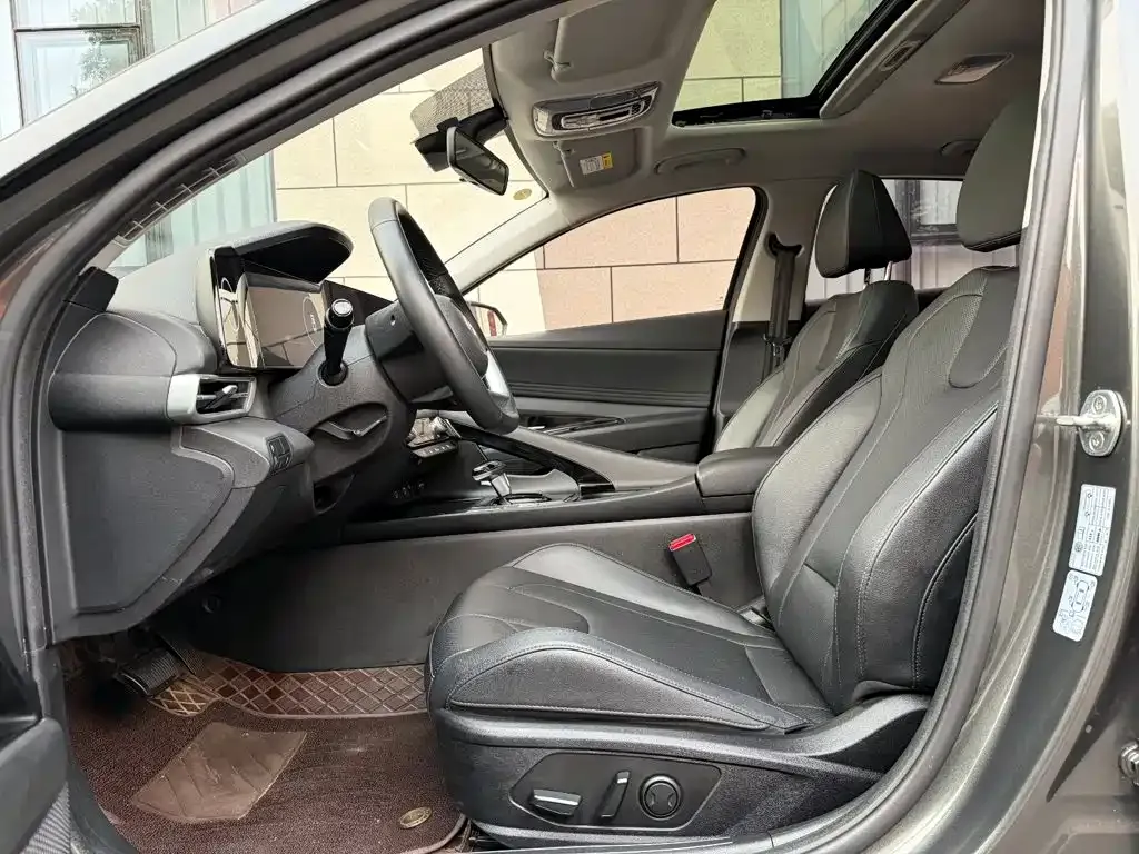 Hyundai Elantra 1.5L CVT TOP Flagship Edition 2023 — фото 19