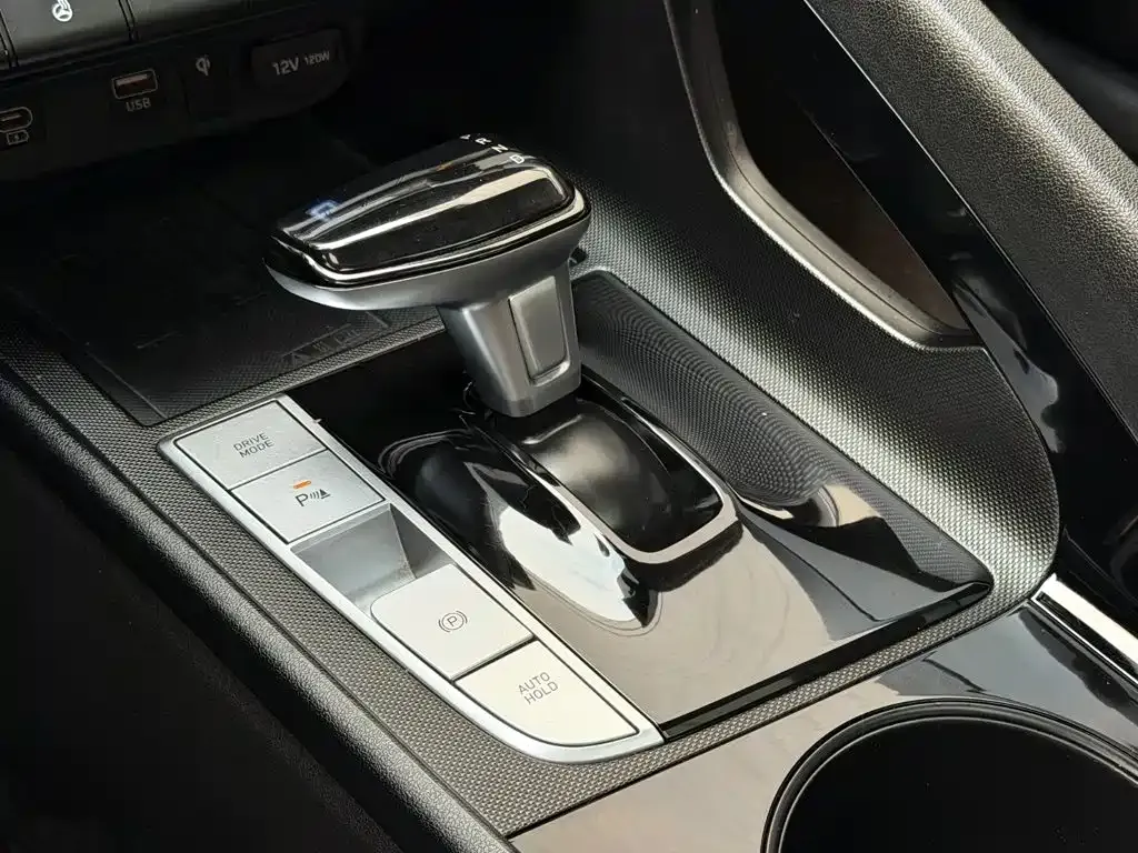 Hyundai Elantra 1.5L CVT TOP Flagship Edition 2023 — фото 13