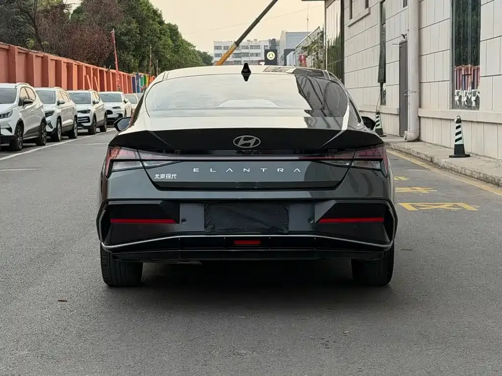 Hyundai Elantra 1.5L CVT TOP Flagship Edition 2023 — фото 5