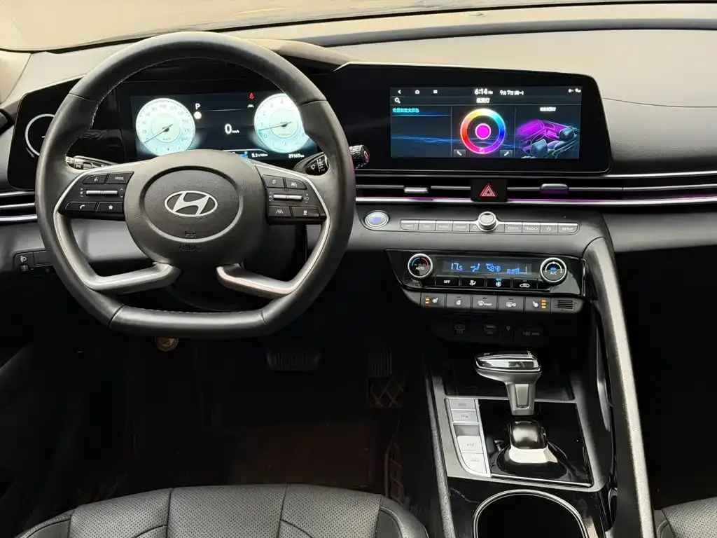 Hyundai Elantra 1.5L CVT TOP Flagship Edition 2023 — фото 17