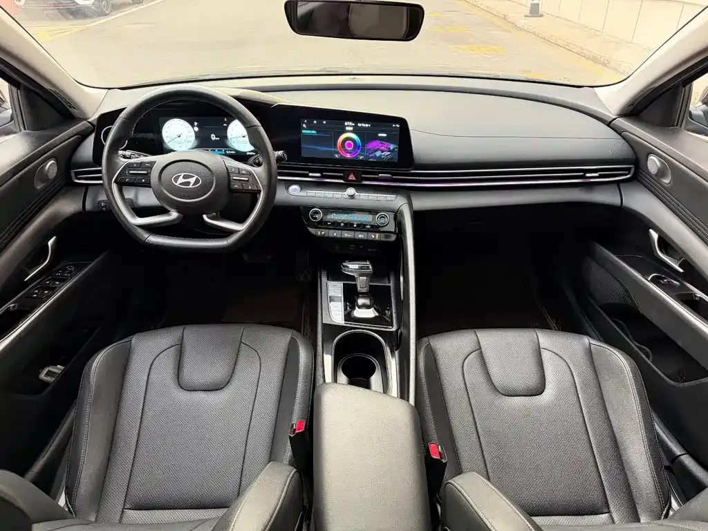 Hyundai Elantra 1.5L CVT TOP Flagship Edition 2023 — фото 18