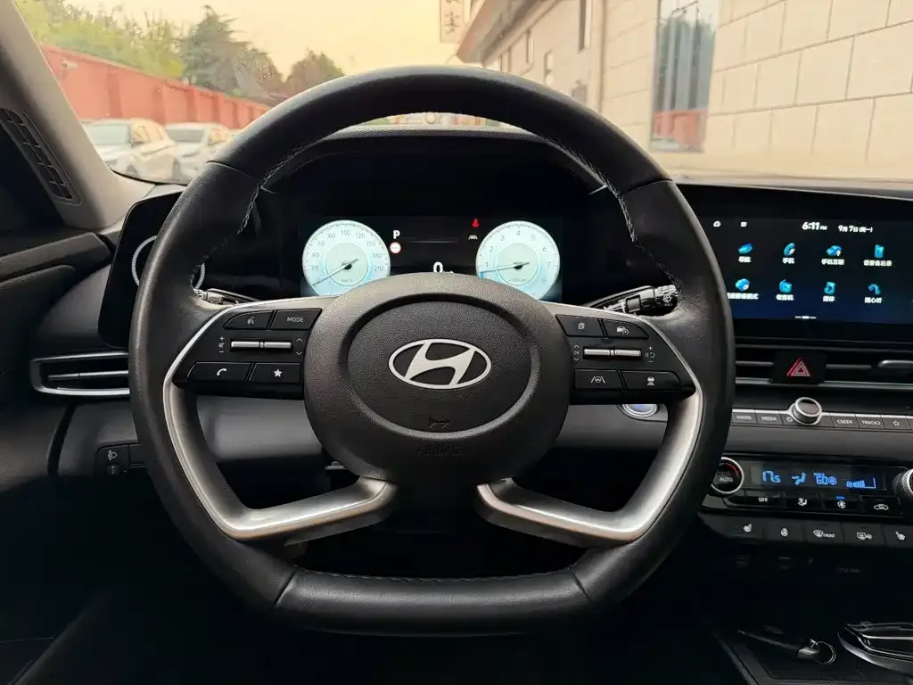 Hyundai Elantra 1.5L CVT TOP Flagship Edition 2023 — фото 7