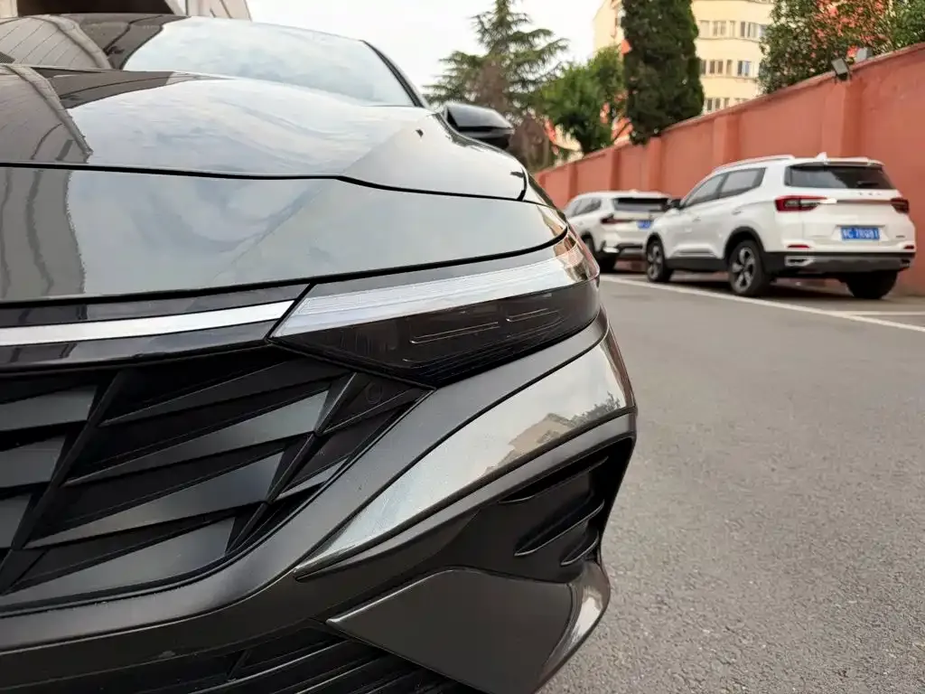 Hyundai Elantra 1.5L CVT TOP Flagship Edition 2023 — фото 3