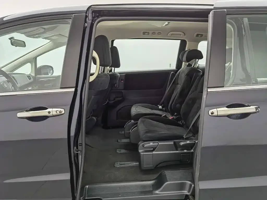 Honda Odyssey 2.0L Sharp Comfort Edition 2021 — фото 15