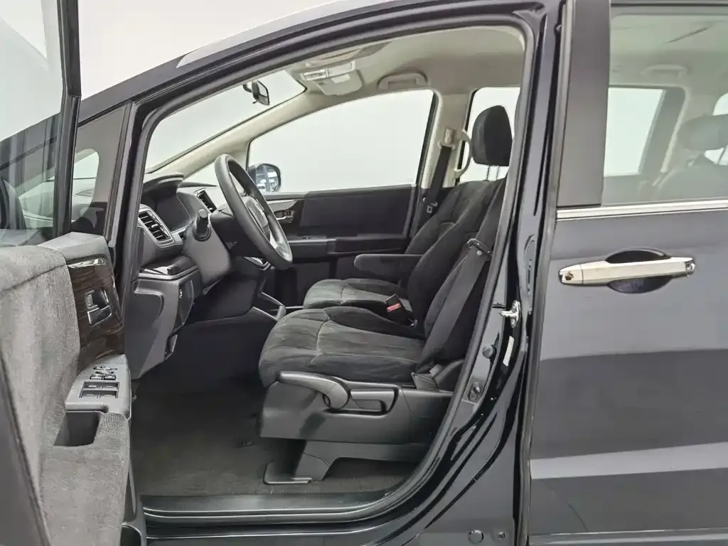 Honda Odyssey 2.0L Sharp Comfort Edition 2021 — фото 10