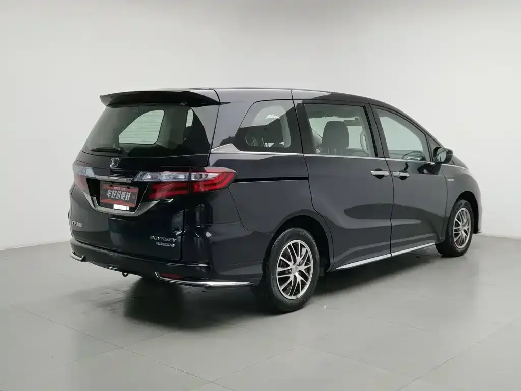 Honda Odyssey 2.0L Sharp Comfort Edition 2021 — фото 2