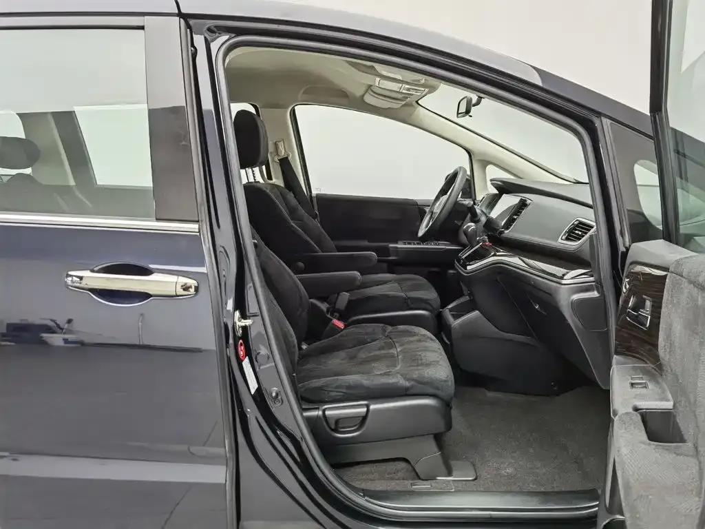 Honda Odyssey 2.0L Sharp Comfort Edition 2021 — фото 23