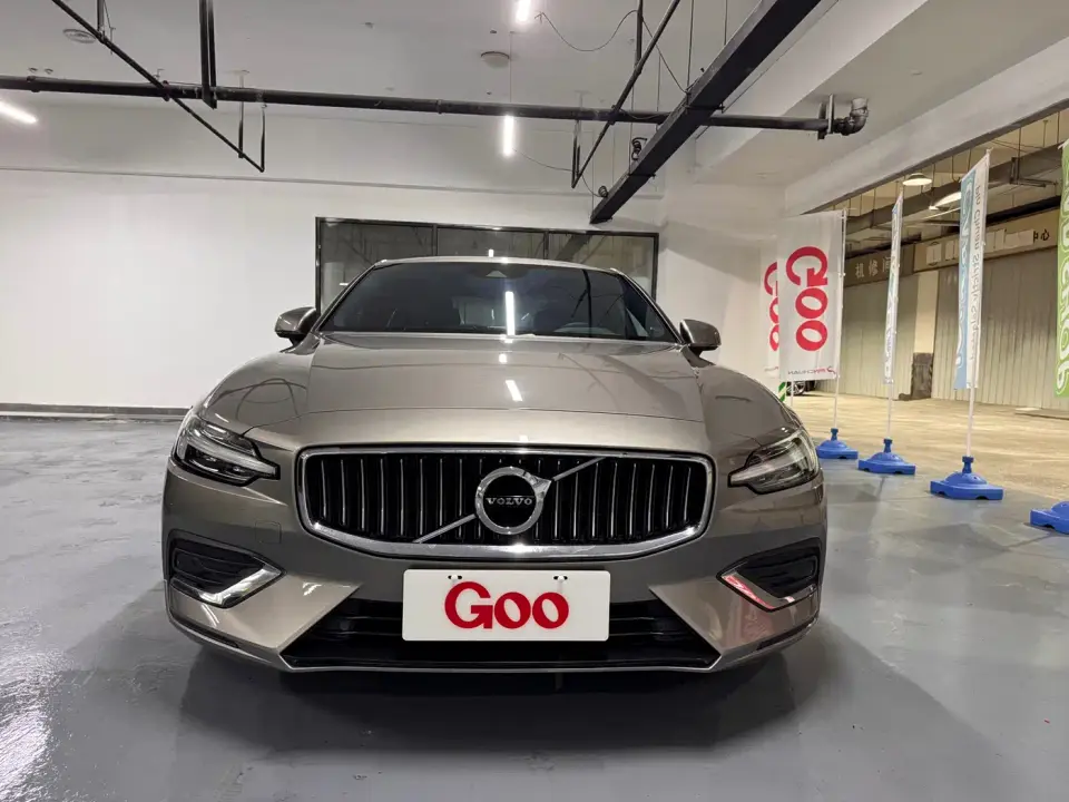 Volvo S60 B4 Smart Vision Luxury Edition 2021