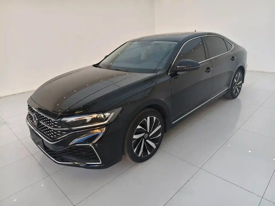 Volkswagen Passat Facelift 330TSI Starlight Elite Edition 2023