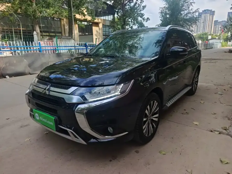Mitsubishi Outlander Facelift 2.0L 2WD Premium Edition 5-Seater 2022