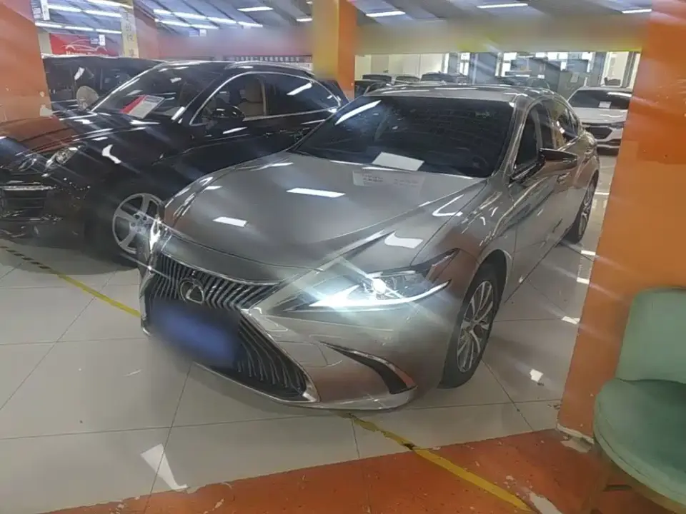 Lexus ES 200 Excellence 2021