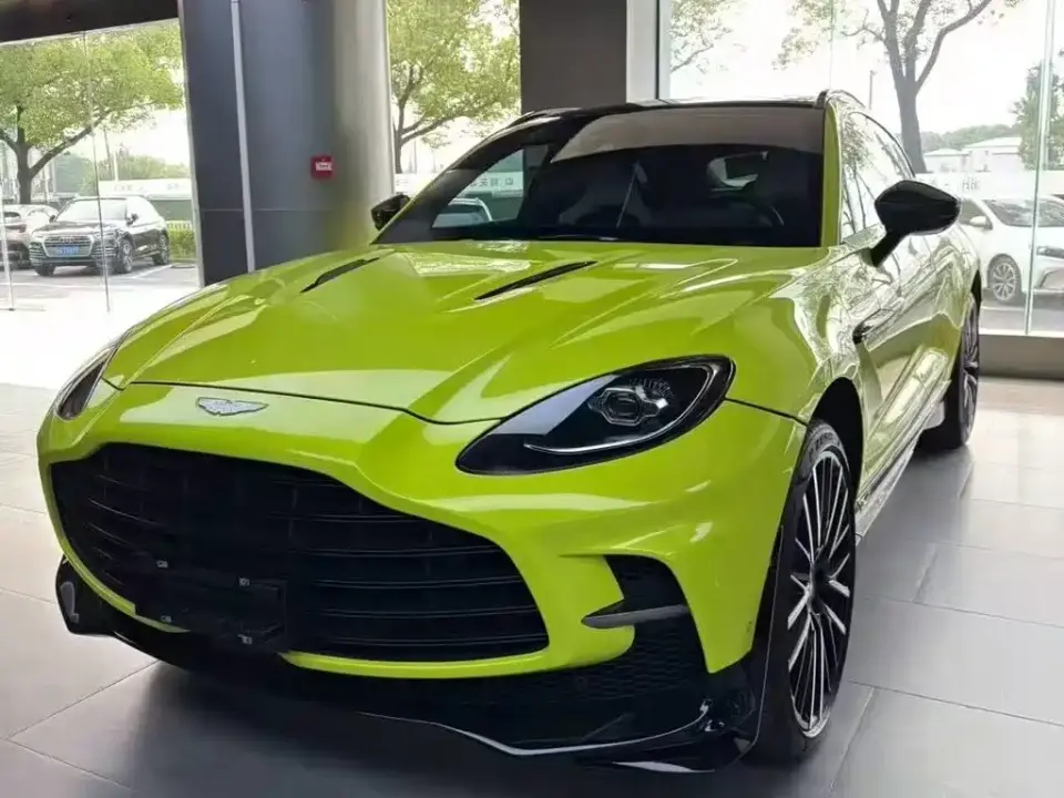 Aston Martin DBX Model 4.0T V8 707 2023