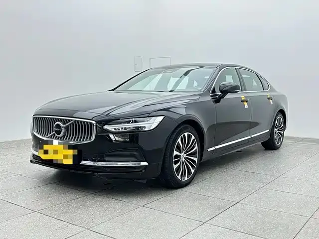 Volvo S90 B5 Momentum Luxury Edition 2024