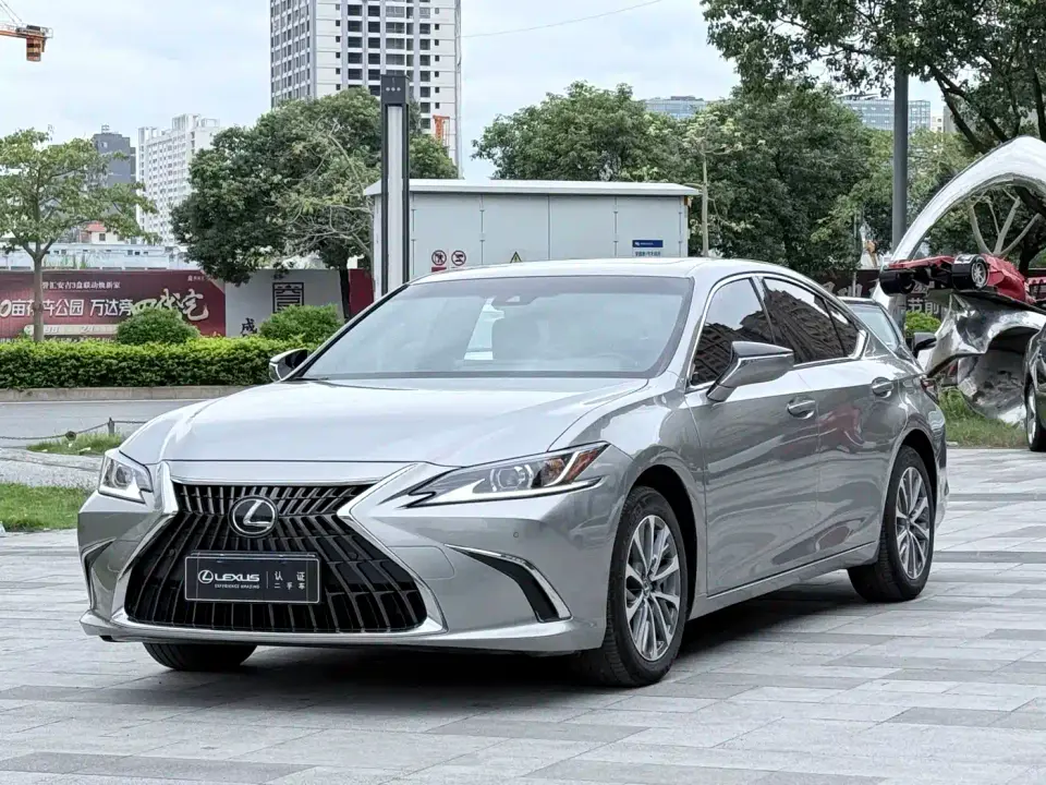 Lexus ES 200 Luxury Edition 2023