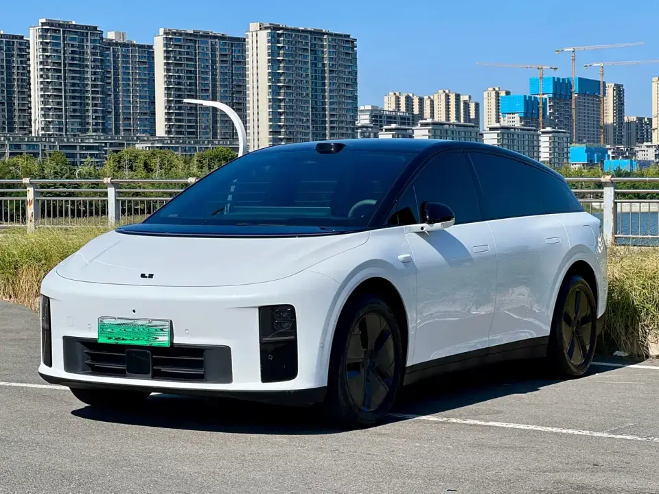 Li Auto i6 2WD Base Model 2025