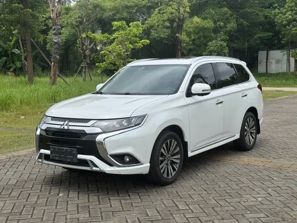 Mitsubishi Outlander 2.4L 4WD Deluxe Edition 7-Seater 2021
