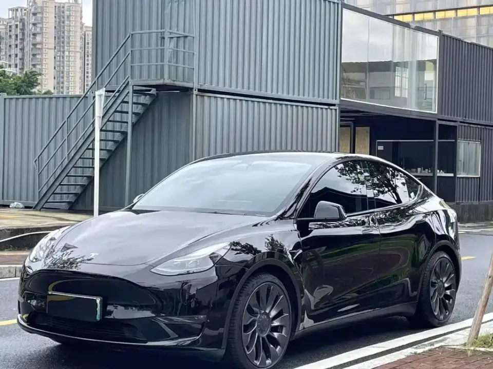 Tesla Model Y High Performance All-Wheel Drive Edition 2024