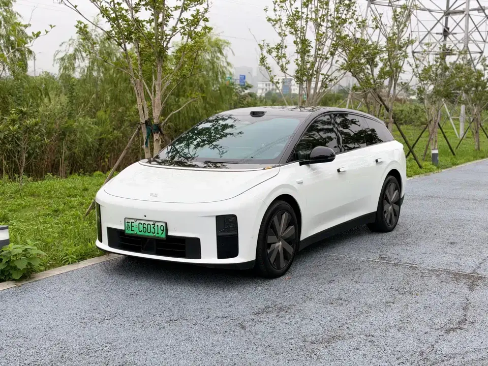 Li Auto i6 4WD Base Model 2026