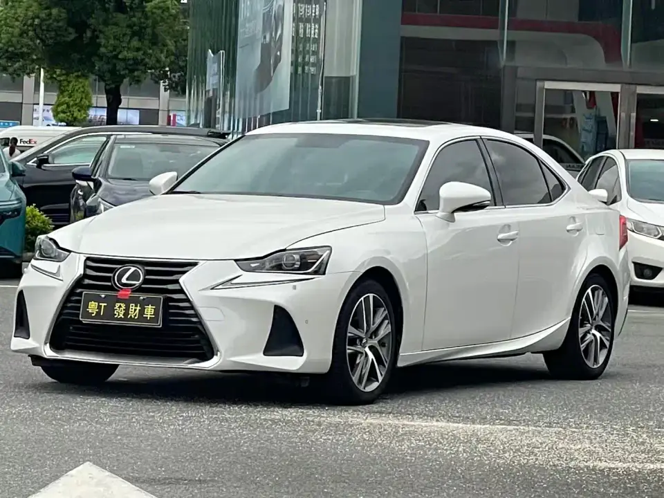 Lexus IS 300 Leading Edition 2019
