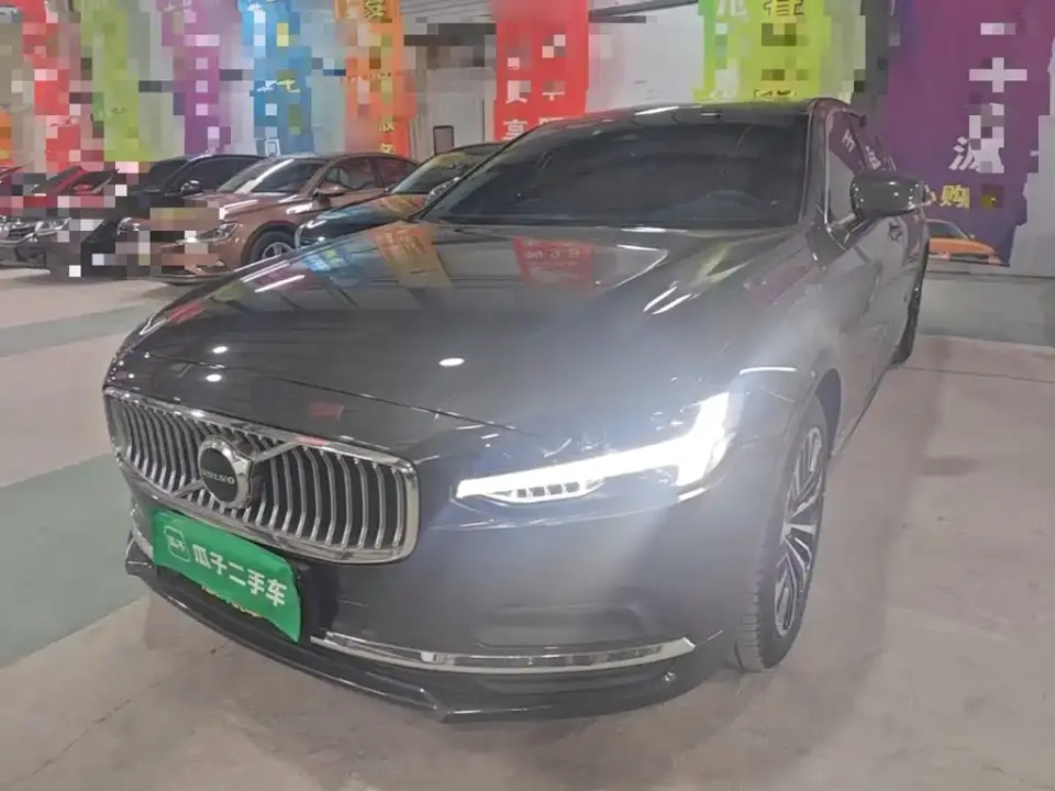 Volvo S90 B5 Momentum Luxury Edition 2024
