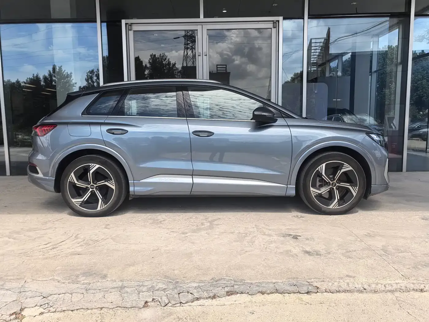 Audi Q4 e-tron 40 e-tron Creation Edition 2025 — фото 3