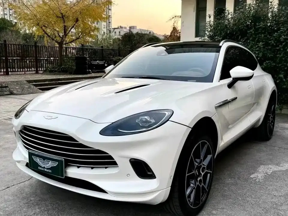 Aston Martin DBX 3.0T STRAIGHT-SIX 2022