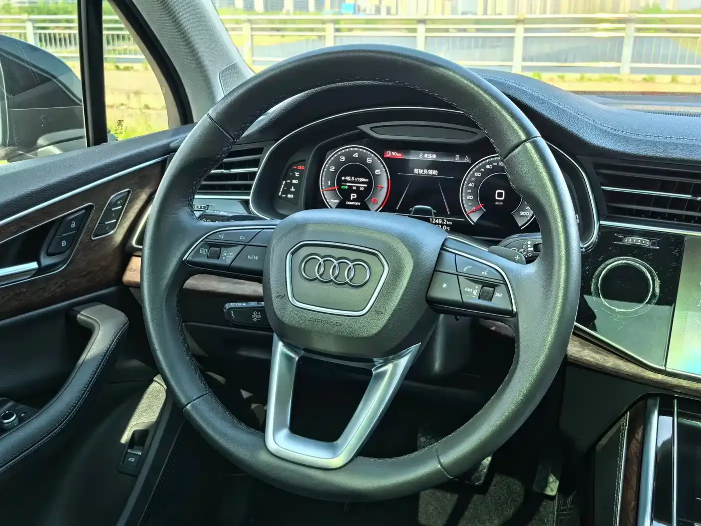 Audi Q7 55 TFSI quattro S line Sport 2023 — фото 11