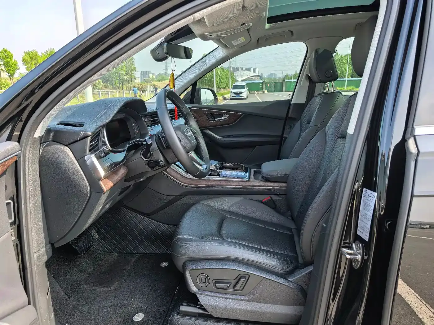 Audi Q7 55 TFSI quattro S line Sport 2023 — фото 5