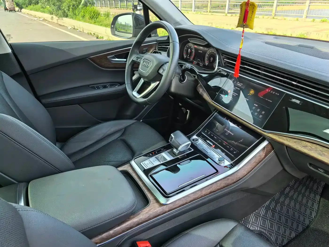 Audi Q7 55 TFSI quattro S line Sport 2023 — фото 10